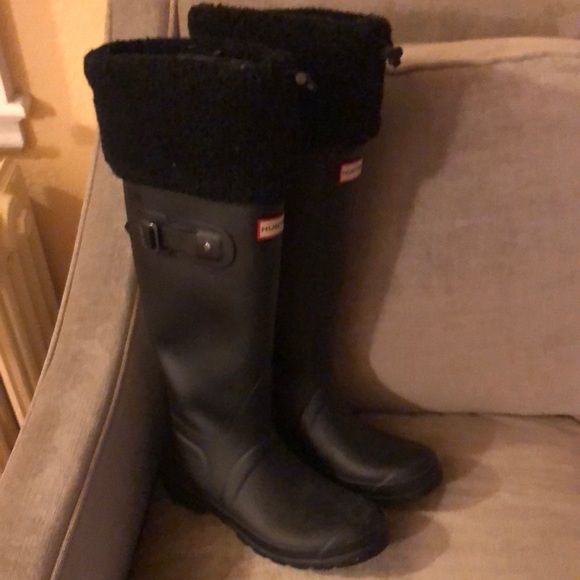 Gorgeous Hunter black tall matte Sheepskin Winter Snow boots 8 - Picture 3 of 15